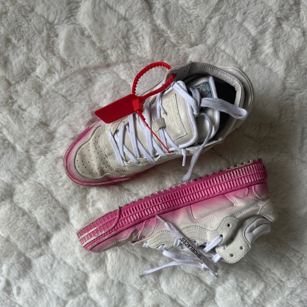 OFF WHITE SNEAKERS